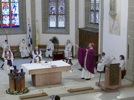 Bischof Dr. Michael Gerber besucht St. Crescentius (Foto: Karl-Franz Thiede)